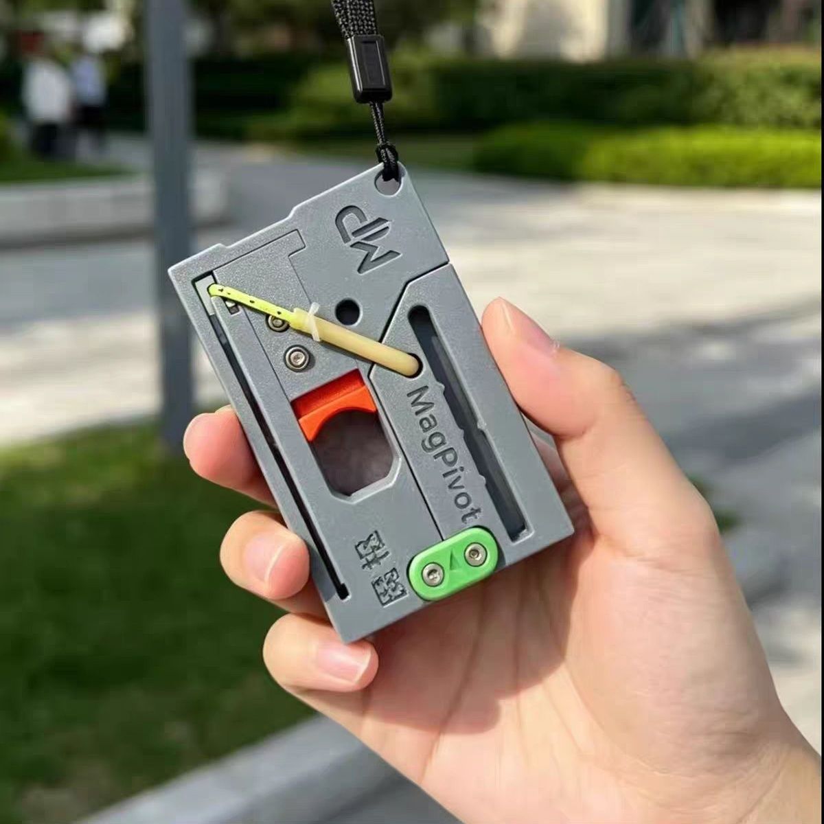 MagaPivot Karten-Schleuder Tra – Edc Carry Card Bewertung und Preis
